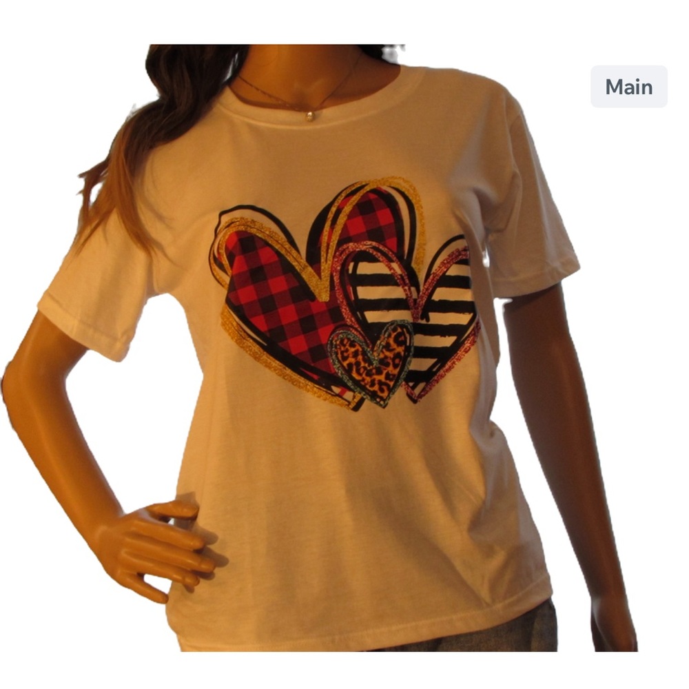 New graphic t-shirt with double hearts